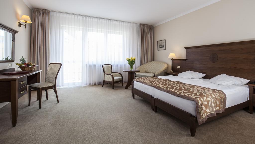 Hotel Lubicz Устка Екстериор снимка