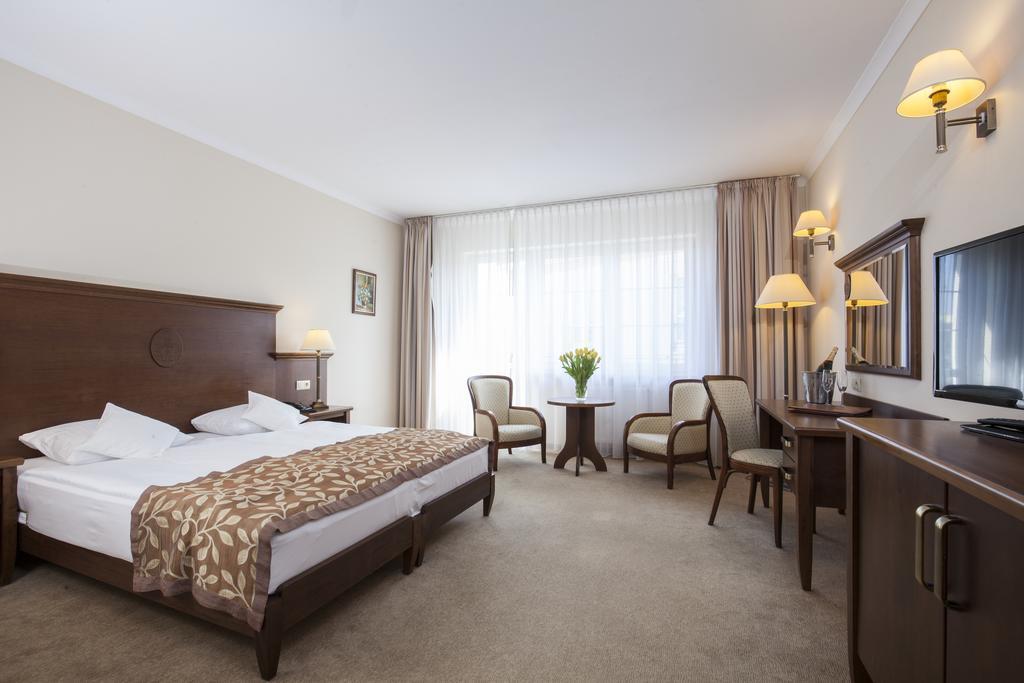 Hotel Lubicz Устка Екстериор снимка