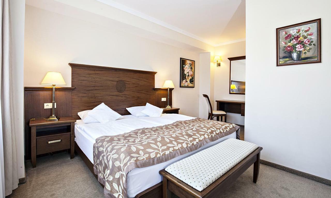 Hotel Lubicz Устка Екстериор снимка